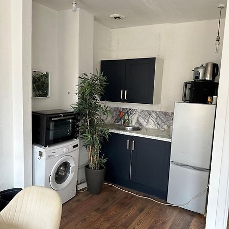 Appartamento One Bed Victorian Flat,10 Min Walk To Paddington, Sleeps 4, Pet-Friendly Londra Esterno foto