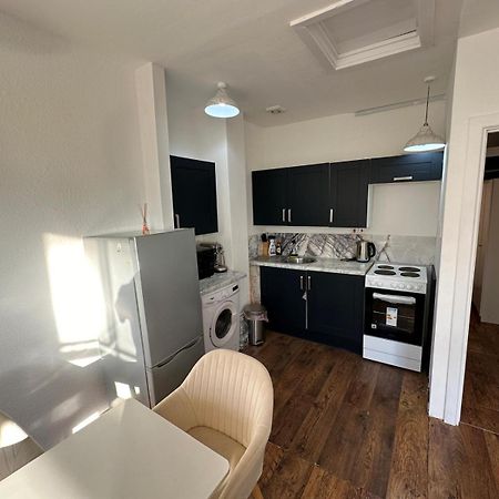 Appartamento One Bed Victorian Flat,10 Min Walk To Paddington, Sleeps 4, Pet-Friendly Londra Esterno foto