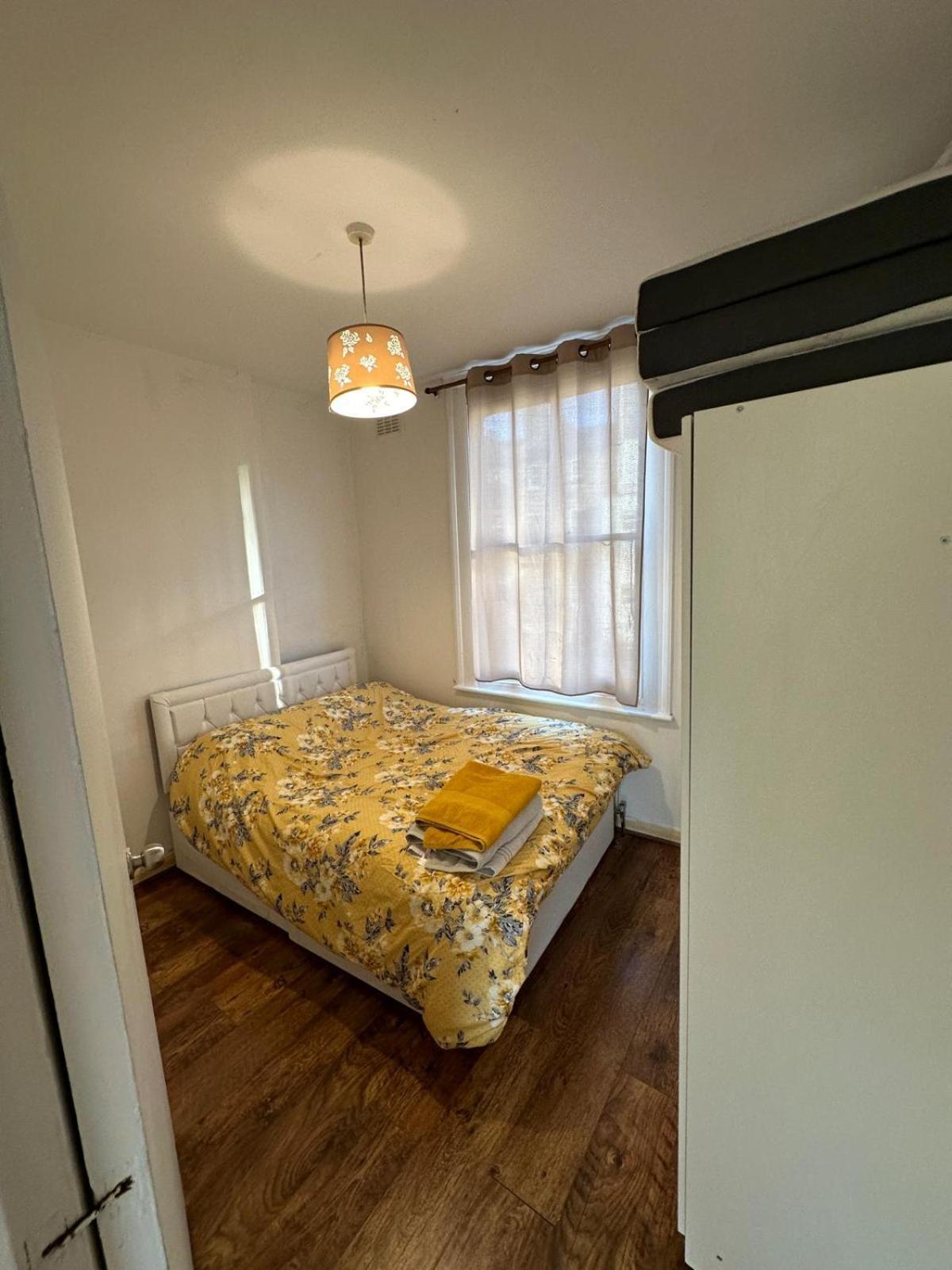 Appartamento One Bed Victorian Flat,10 Min Walk To Paddington, Sleeps 4, Pet-Friendly Londra Esterno foto